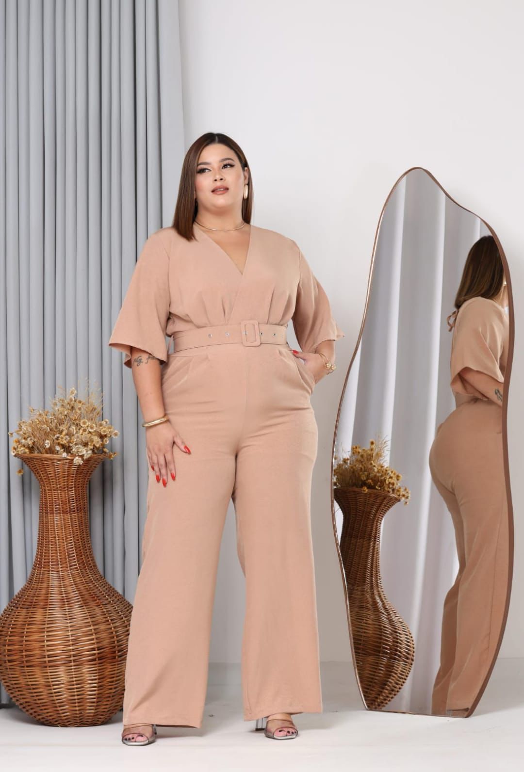 Macacão Manga Curta Plus Size Feminino