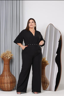 Macacão Manga Curta Plus Size Feminino